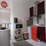 Charmante Maisonnette Independante Avec Parking 5 Mn Rouen Apartment *