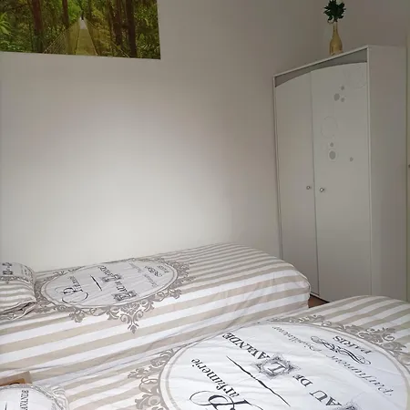 Charmante Maisonnette Independante Avec Parking 5 Mn Rouen Apartment *